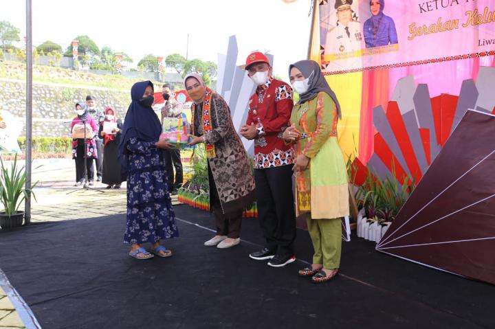 Riana Sari Arinal Kunjungi Lampung Barat dalam Rangka Gerakan Keluarga Pelopor Perubahan dan Pembinaan PKK